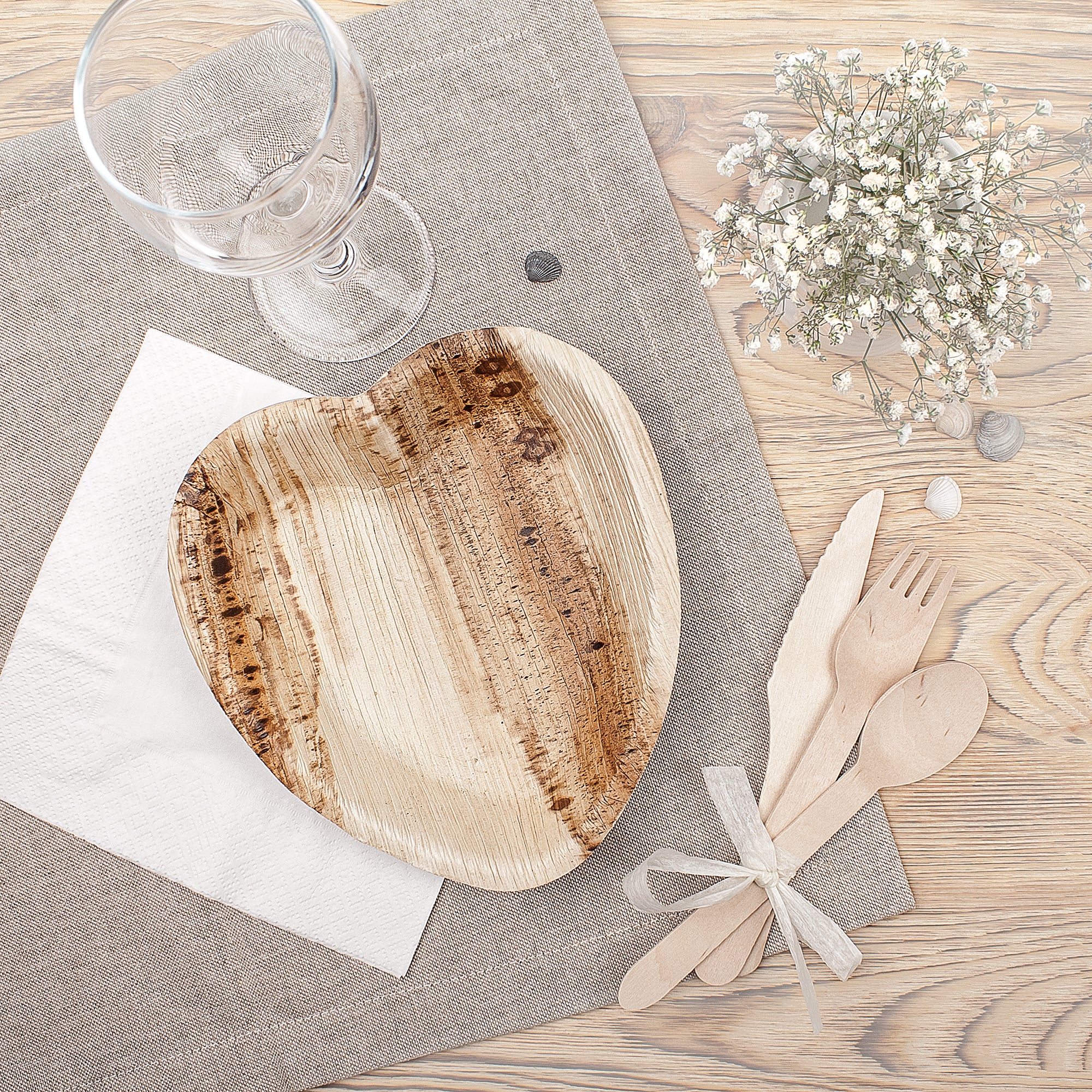 Eco-gecko 100 Disposable 6.5" Heart Palm Leaf Plates